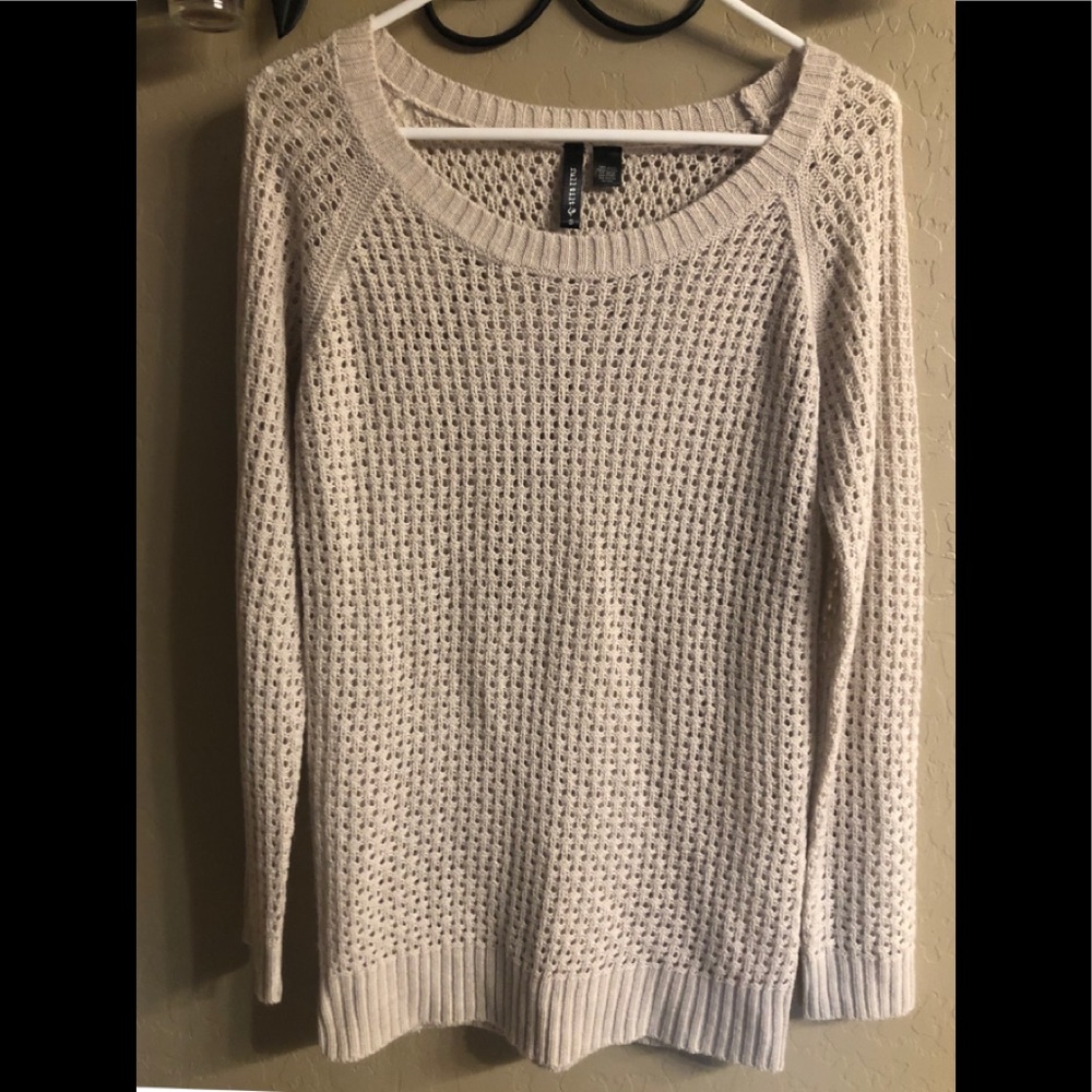 NWOT Cute Waffle Knit Style Pullover Sweater.